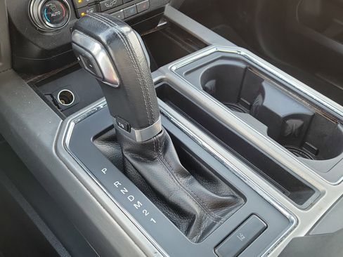 Used 2015 Ford F150 Platinum w/ Equipment Group 701A Luxury image 32