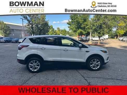Used 2017 Ford Escape SE w/ SE Cold Weather Package AWD/4WD image 6