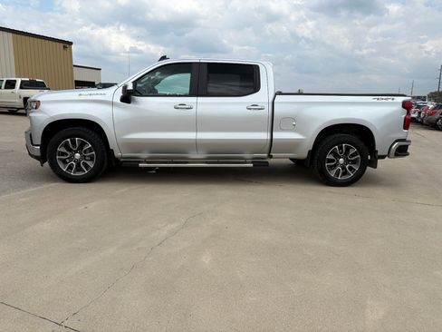 Used 2021 Chevrolet Silverado 1500 LT w/ Convenience Package II image 3