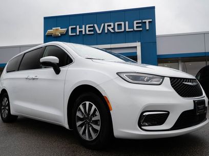 Used 2023 Chrysler Pacifica Touring-L