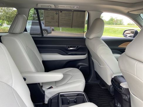 Used 2026 Toyota Grand Highlander FWD image 18