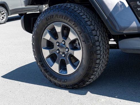 Used 2018 Jeep Wrangler Unlimited Sahara AWD/4WD image 7