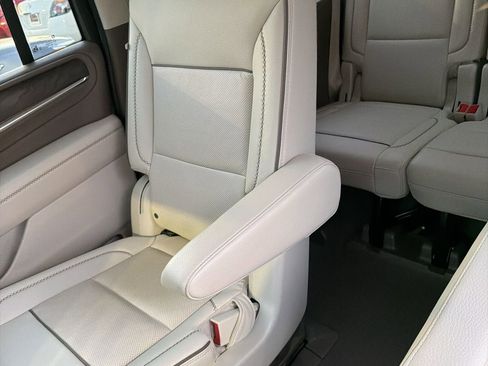 Used 2023 GMC Yukon XL Denali image 26