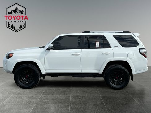Certified 2022 Toyota 4Runner SR5 Premium w/ Moonroof Package AWD/4WD image 2