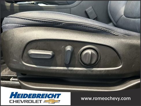 Used 2022 Chevrolet Bolt EUV LT w/ Convenience Package image 14