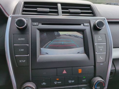 Used 2015 Toyota Camry SE image 19