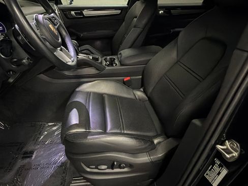 Used 2023 Porsche Cayenne AWD/4WD image 23