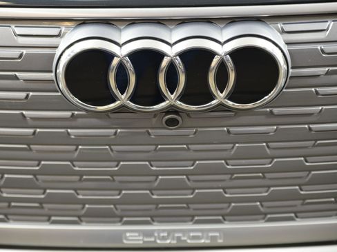 Used 2023 Audi Q4 e-tron Premium Plus w/ Premium Plus image 14