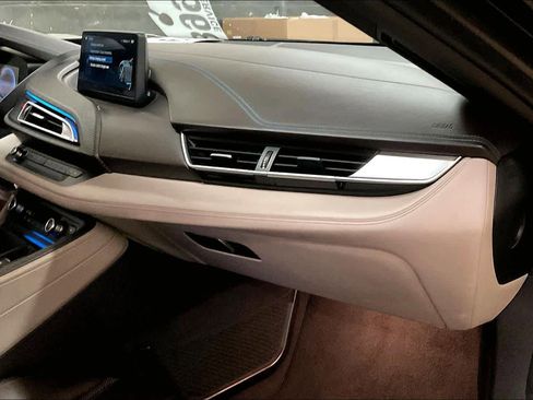 Used 2019 BMW i8 image 17