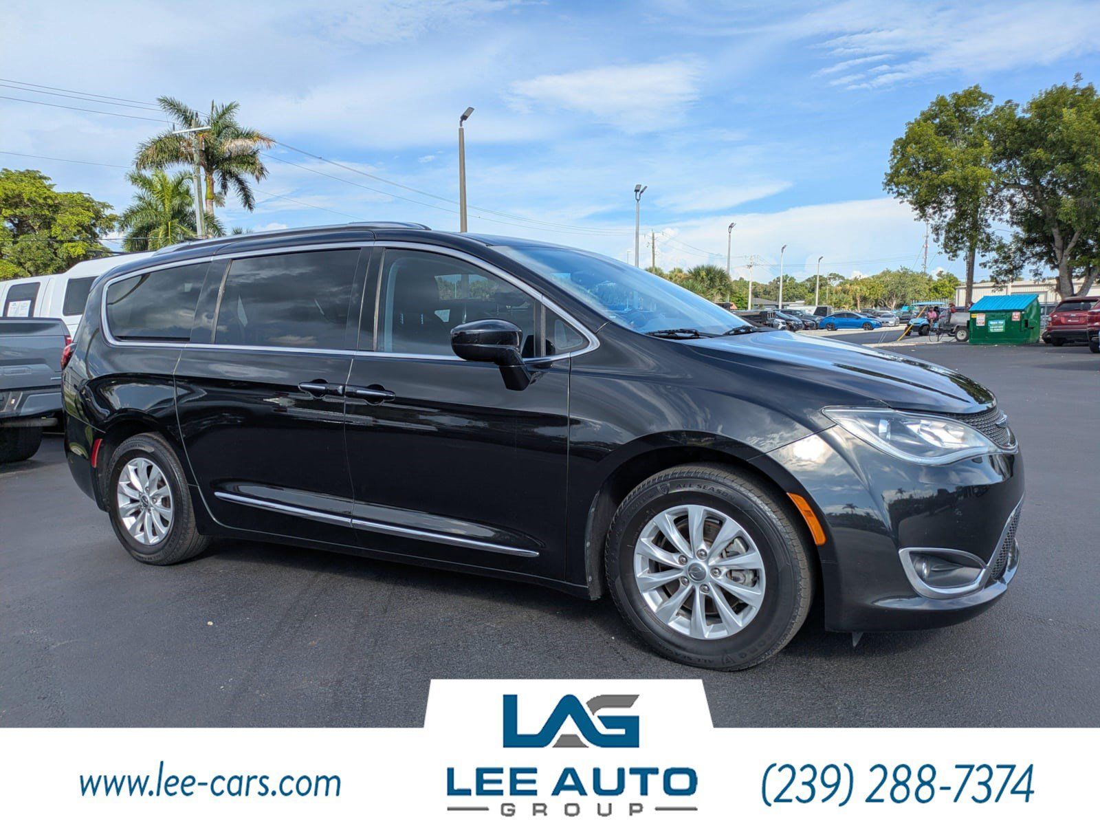 Used 2019 Chrysler Pacifica Touring-L FWD image 1