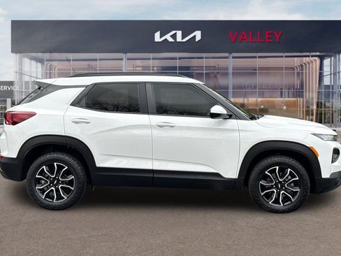 Used 2023 Chevrolet TrailBlazer ACTIV w/ Convenience Package image 3