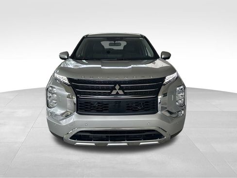 New 2025 Mitsubishi Outlander SE image 13