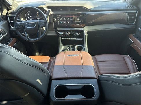 Used 2025 GMC Sierra 2500 Denali Ultimate image 25