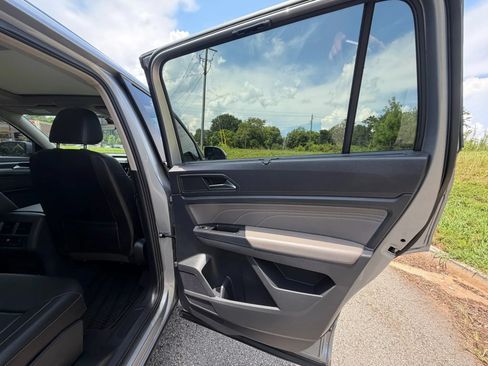 Used 2021 Volkswagen Atlas SE w/ Panoramic Sunroof Package FWD image 13