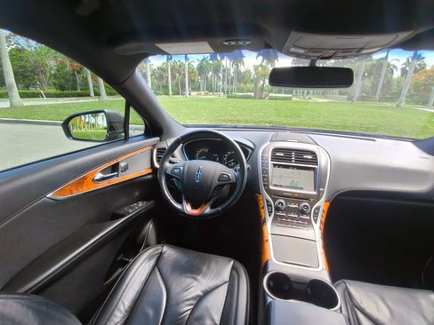 Used 2018 Lincoln MKX Reserve FWD image 25