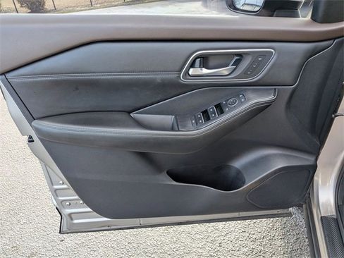 Used 2021 Nissan Rogue SL image 12