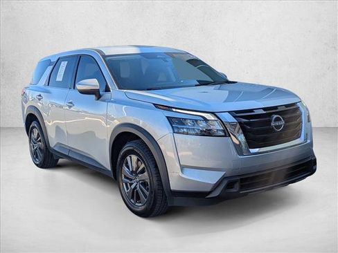 Used 2022 Nissan Pathfinder S image 3