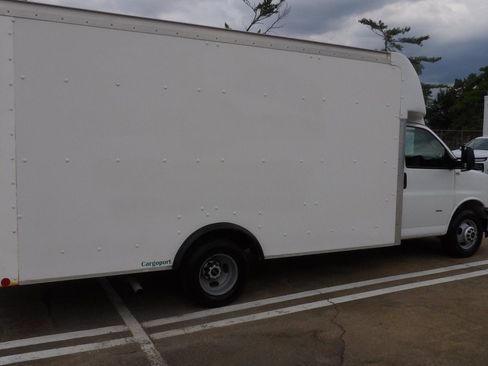 Used 2018 GMC Savana 3500 w/ Power Convenience Package RWD image 2