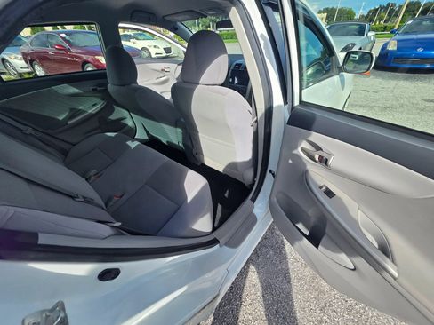 Used 2013 Toyota Corolla LE FWD image 19