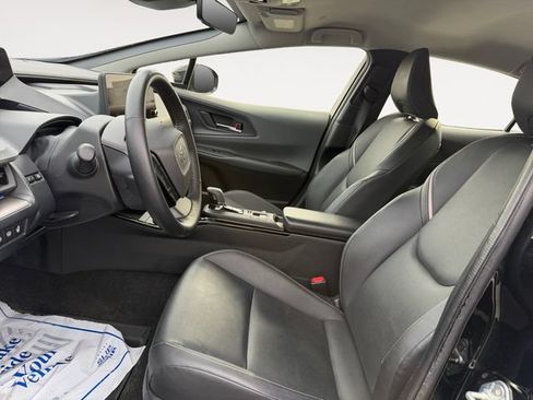 Used 2024 Toyota Prius XLE FWD image 11