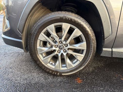 Used 2022 Toyota RAV4 XLE Premium image 12