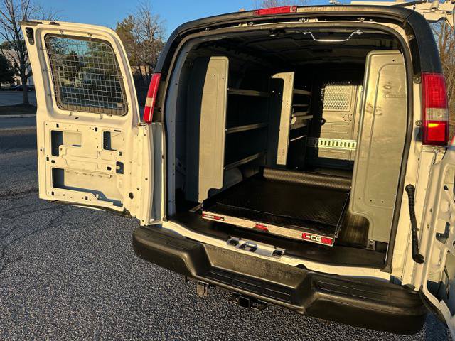Used 2015 Chevrolet Express 2500 RWD image 27