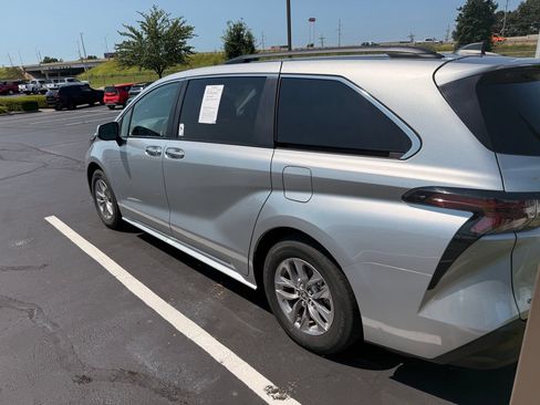 Certified 2025 Toyota Sienna XLE w/ XLE Plus Package AWD/4WD image 4
