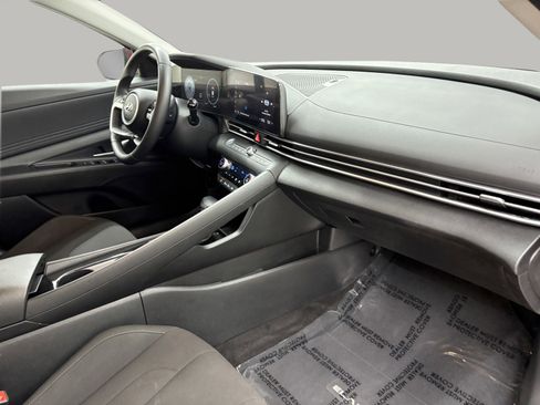 Used 2023 Hyundai Elantra SEL w/ Convenience Package image 22