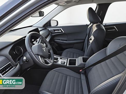 Used 2023 Mitsubishi Outlander SE AWD/4WD image 6