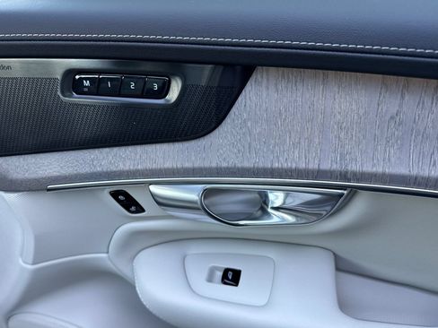 Certified 2026 Volvo XC90 T8 Ultra w/ Protection Package Premier AWD/4WD image 19