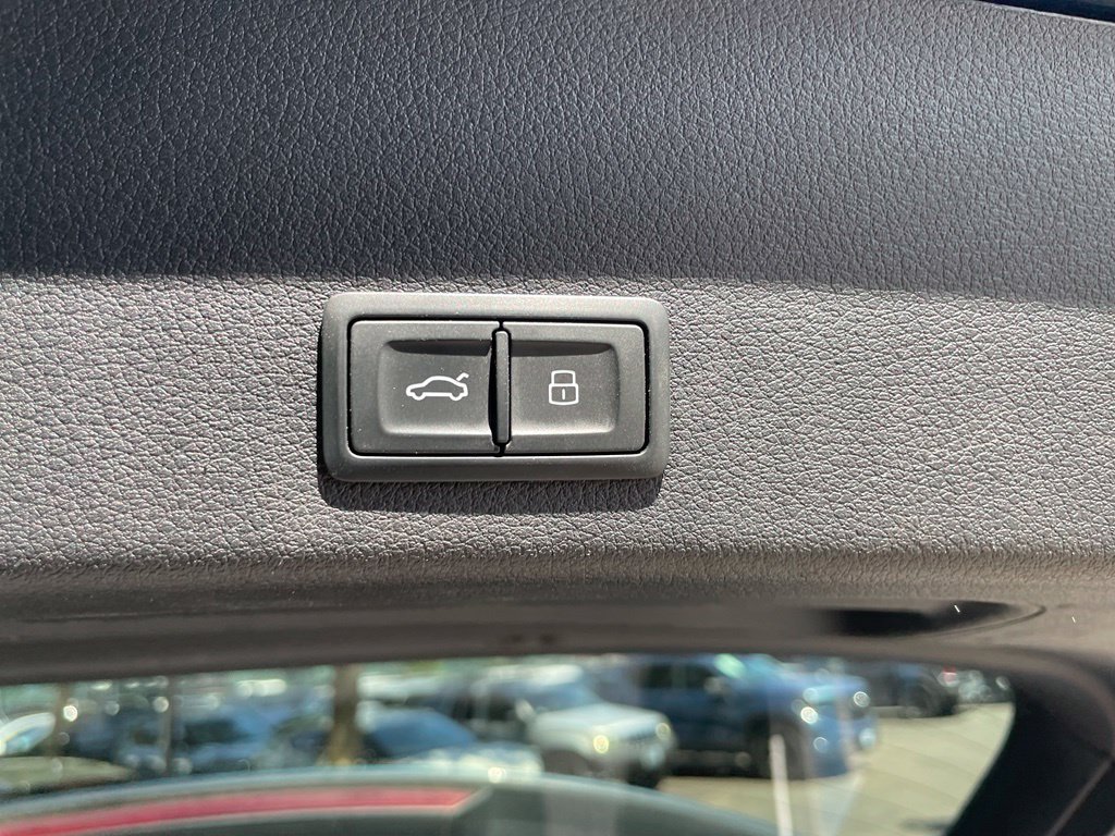 Used 2019 Audi e-tron Prestige w/ Prestige Package AWD/4WD image 24