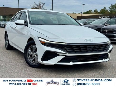 Certified 2024 Hyundai Elantra SE image 1