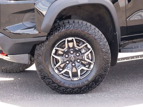 Used 2026 Chevrolet Colorado ZR2 w/ Technology Package AWD/4WD image 22