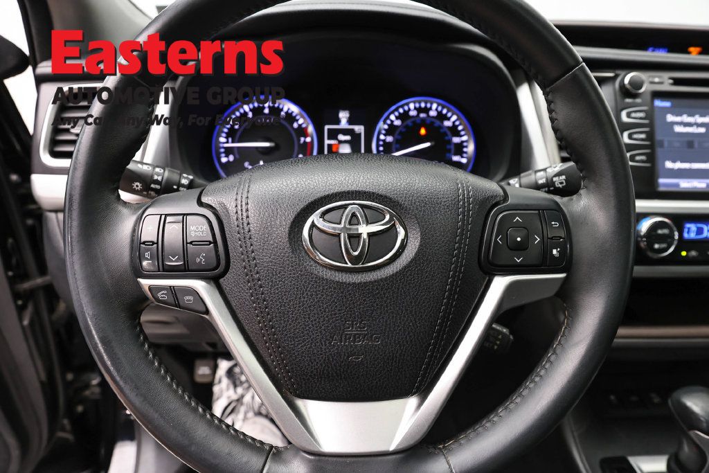 Used 2016 Toyota Highlander XLE AWD/4WD image 12