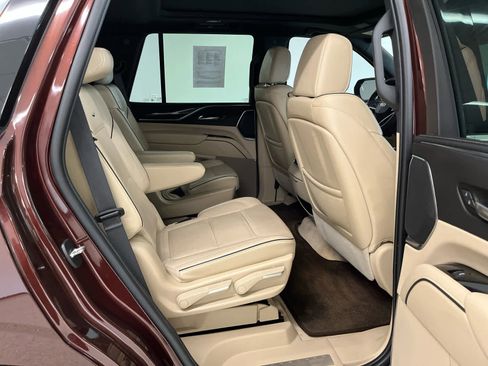 Used 2023 Cadillac Escalade Premium Luxury image 22