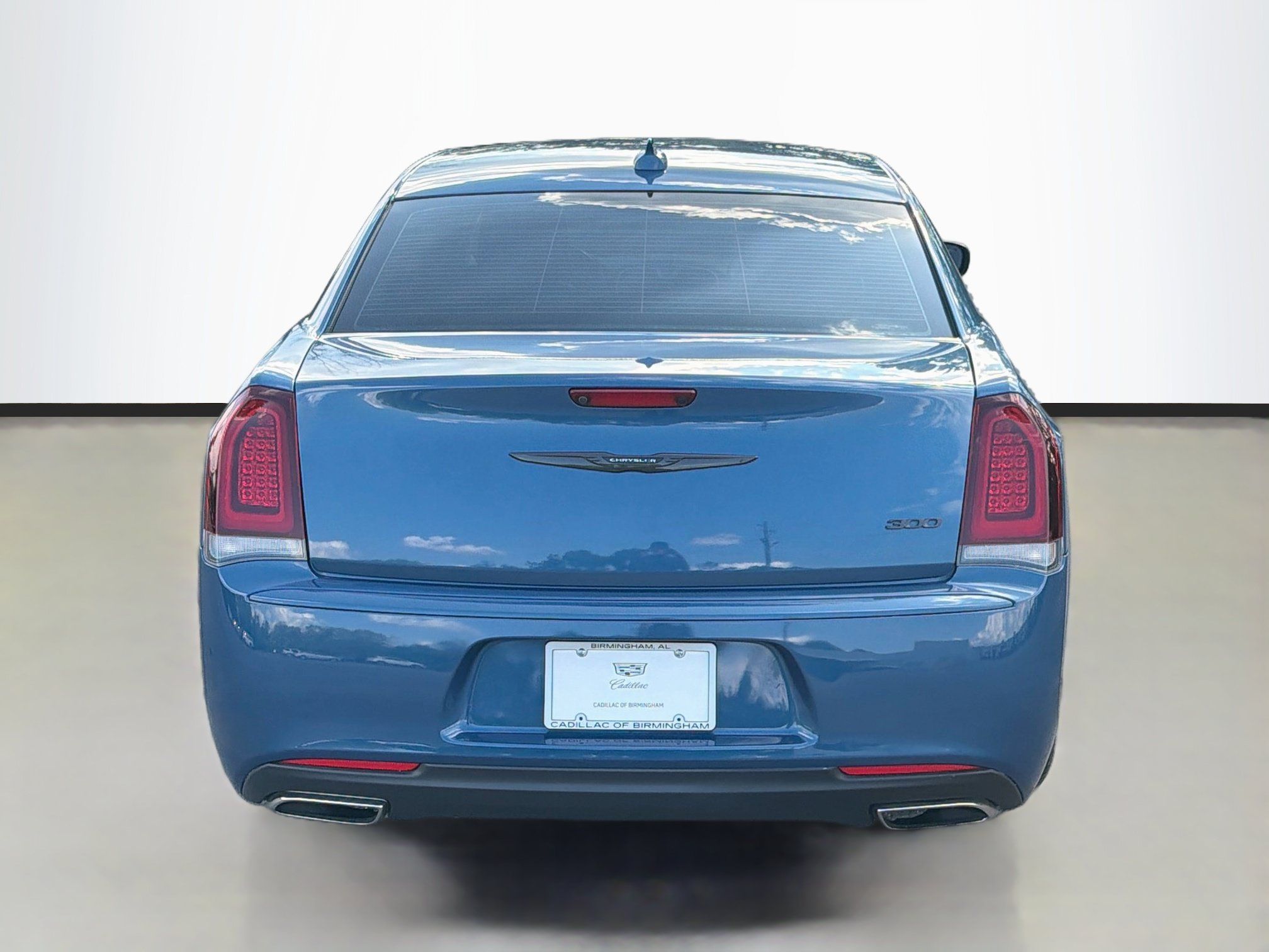 Used 2022 Chrysler 300 Touring w/ Sport Appearance Package RWD image 6