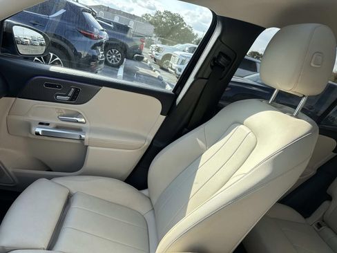 Used 2021 Mercedes-Benz GLB 250 4MATIC image 16