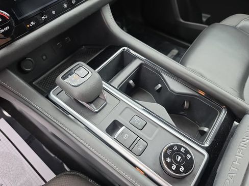 Used 2024 Nissan Pathfinder SL AWD/4WD image 20