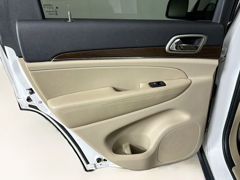 Used 2017 Jeep Grand Cherokee Limited w/ Luxury Group II image 27