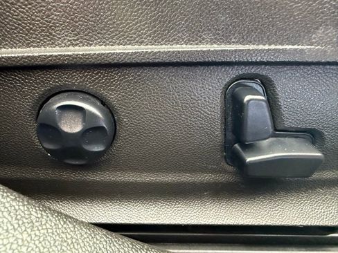 Used 2017 Alfa Romeo Giulia image 30