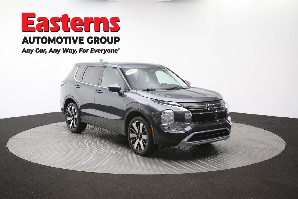 Used 2025 Mitsubishi Outlander SE FWD image 52