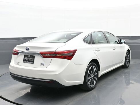 Used 2016 Toyota Avalon XLE Premium image 3