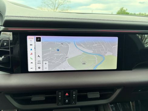 Certified 2025 Porsche Macan 4S Electric AWD/4WD image 22