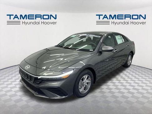 New 2026 Hyundai Elantra SE image 1