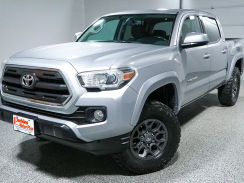 Used 2017 Toyota Tacoma SR5 AWD/4WD image 31