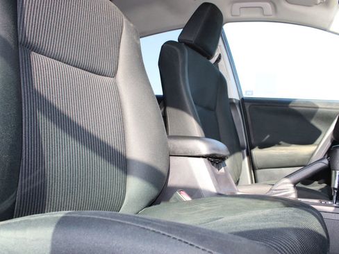 Used 2018 Toyota RAV4 LE w/ All Weather Liner Package FWD image 9