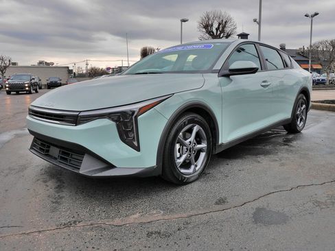 Used 2025 Kia K4 LXS image 3