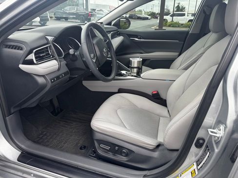 Used 2024 Toyota Camry XLE FWD image 9