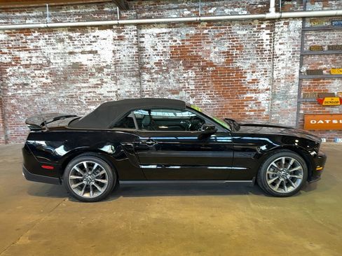 Used 2012 Ford Mustang GT Premium w/ Electronics Pkg image 2