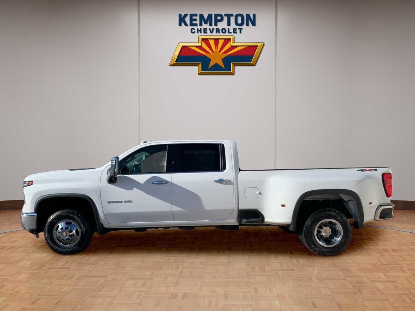 Used 2024 Chevrolet Silverado 3500 LTZ w/ LTZ Plus Package AWD/4WD image 3